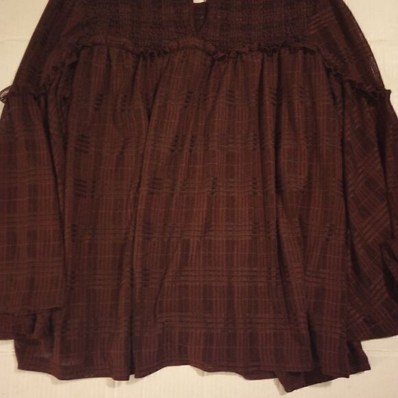 Bell sleeve plaid lace tunic with keyhole closure in back - Picture 4 of 12